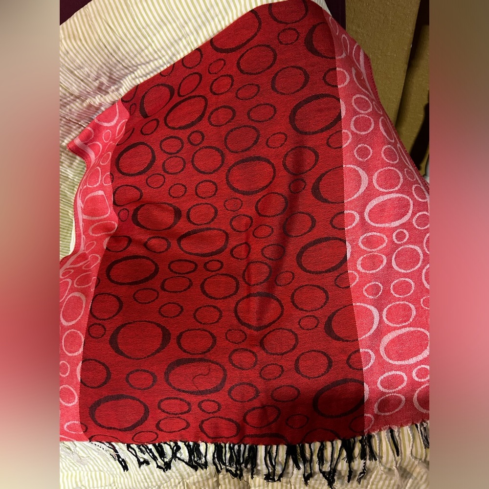 Pashmina with Fringe Red/Black/Cream 27”x69” Beautiful Circular Pattern